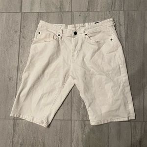 White capri jean shorts.